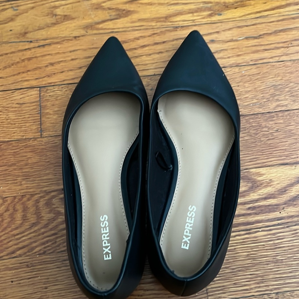 Like new Expression flat shoes